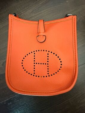 Crossbody/Shoulder bag with H design - Orange